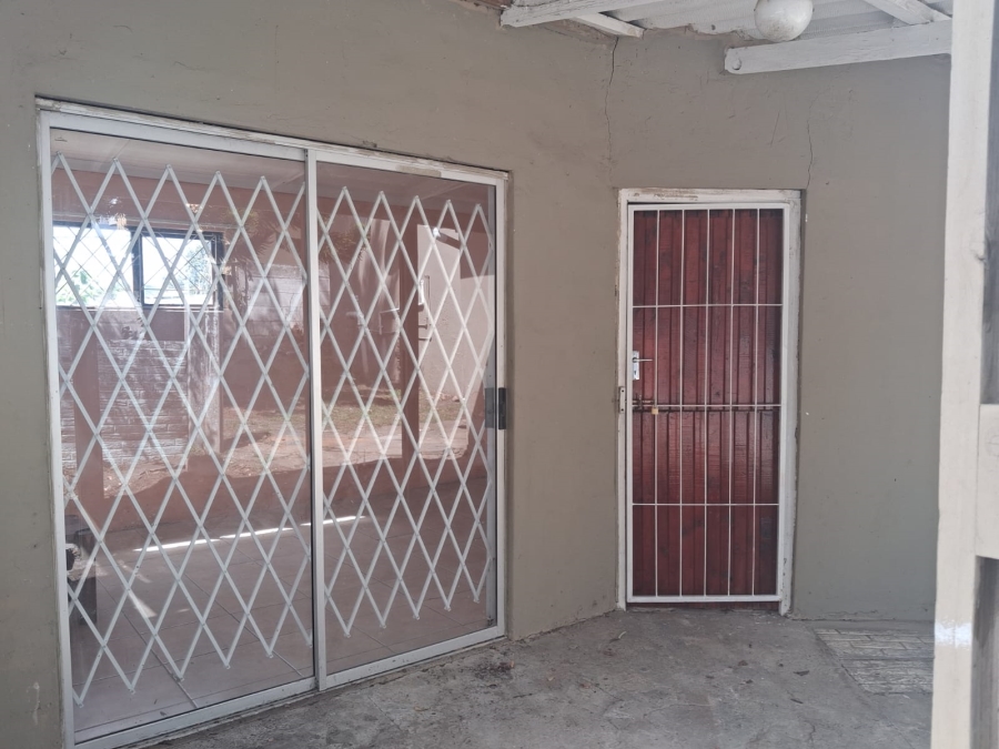 To Let 1 Bedroom Property for Rent in Summerpride Eastern Cape